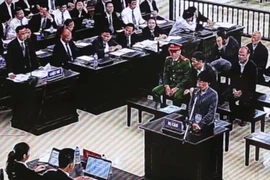 Video: Cựu phó tổng giám đốc MobiFone bật khóc tại tòa