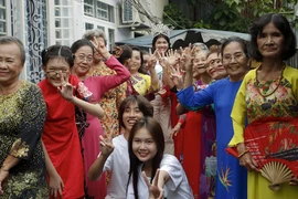 Khi chị em xóm ve chai làm đẹp