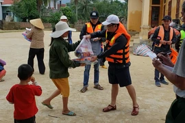 Toàn bộ người dân thôn Hà Sơn và Khe Zét lên nóc nhà tránh lũ