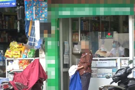 Một số cửa hàng ở Hà Nội 'quên' yêu cầu khách quét mã QR