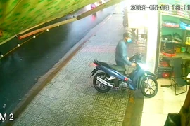 Video: Trộm bẻ khoá xe chỉ trong 3 giây, chủ nhà phát hiện nhưng bất lực
