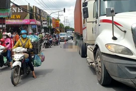 Video: Va chạm với xe container, một bảo vệ tử vong tại chỗ