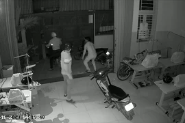 Video: Về quê ăn Tết, bị trộm đột nhập vào nhà lấy nhiều tài sản