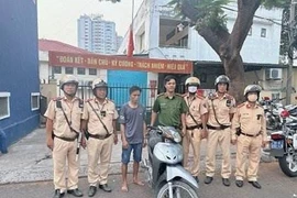 Một cán bộ CSGT Phú Lâm phơi nhiễm khi vây bắt kẻ trộm xe máy nhiễm HIV