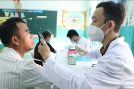 Phát thuốc miễn phí cho người dân Ninh Thuận: '20 năm qua tôi mới được khám bệnh'