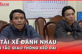 Video: Triệu tập 2 tài xế đánh nhau giữa giao lộ ở TP Đà Lạt