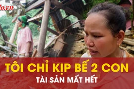 Khoảnh khắc lũ quét ở Nghệ An: 'Tôi không kịp lấy gì, chỉ kịp bế 2 con rồi bỏ chạy'