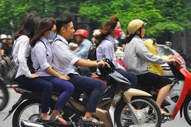 TP.HCM: Đề nghị xử nghiêm học sinh không đội mũ bảo hiểm 