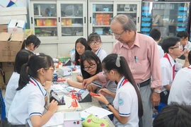 Giáo viên làm 20 năm, thu nhập chỉ 4-6 triệu/tháng 