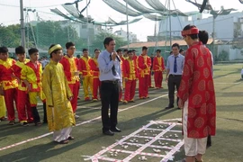 Trường học không được đi chúc tết, tặng quà lãnh đạo