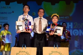 2 học sinh TP.HCM giành quán quân cuộc thi về tiếng Anh