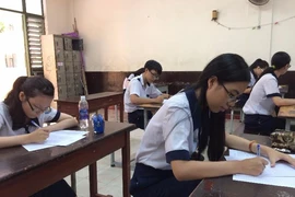 Hàng ngàn học sinh lo lắng thi thử THPT quốc gia