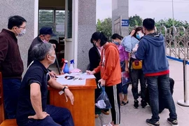 Sinh viên nhiều trường ĐH-CĐ 'khăn gói' đi học trở lại