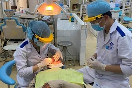 Trường ĐH Y Dược TP.HCM yêu cầu SV phải đeo khẩu trang khi học