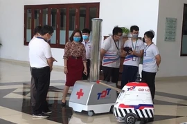 Robot khử khuẩn khu cách ly do Trường ĐH Tôn Đức Thắng chế tạo