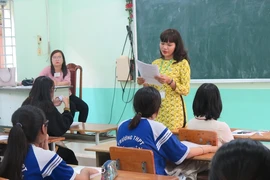 Thí sinh nghe giám thị phổ biến nội quy thi THPT Quốc gia năm 2019 (ảnh: PHẠM ANH)