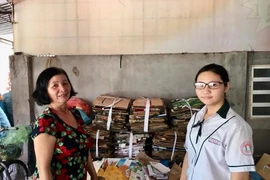 Thủ khoa 'Hồng ve chai' được hỗ trợ học bổng 100%