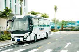Trường đại học đầu tiên ở TP.HCM dùng xe buýt đưa đón sinh viên
