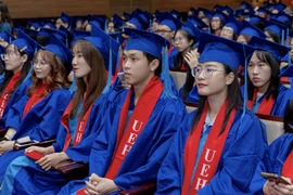 Gần 5.000 sinh viên ĐH Kinh tế TP.HCM tốt nghiệp, hơn 93% khá giỏi trở lên