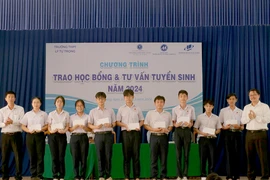 3 trường ĐH tại TP.HCM tặng học bổng cho học sinh tỉnh Khánh Hòa