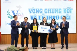 Sinh viên Trường ĐH Luật TP.HCM đạt giải nhất cuộc thi Phiên tòa giả định 2024