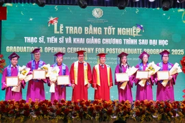 Trường ĐH Luật TP.HCM trao bằng tốt nghiệp cho 2 tiến sĩ và 222 thạc sĩ