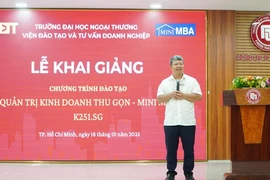 Ai là giáo sư trẻ tuổi nhất vừa được công nhận đạt chuẩn năm 2025?