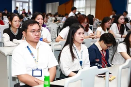 Trường ĐH Luật TP.HCM dành 1,5 tỉ đồng hỗ trợ sinh viên bị ảnh hưởng mưa lũ