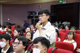 Học giả Mỹ đối thoại với sinh viên Việt về tiềm năng phát triển của Đông Nam Á