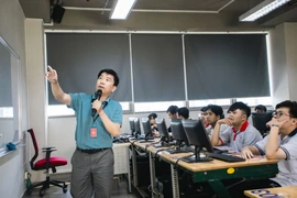 Đại học hết thời ‘nạp kiến thức 5 năm dùng cả đời’?