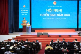 Xem xét miễn lệ phí xét tuyển đại học cho thí sinh