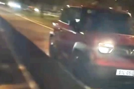 Xác minh ô tô chạy ngược chiều trên đường song hành Xa Lộ Hà Nội
