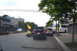 Mở cửa ô tô gây tai nạn còn bắt đền 3 triệu, tài xế bị phạt hơn 20 triệu đồng