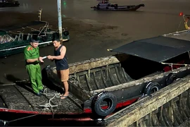 TP.HCM: CSGT kiểm tra nhiều phương tiện thủy trên sông Phú Xuân