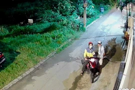TP.HCM: Nam thanh niên giật 100 tờ vé số của người đàn ông bị tàn tật