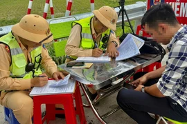 CSGT phát hiện người có bằng B2 điều khiển xe khách 29 chỗ trên cao tốc