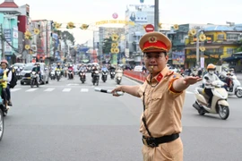Ngã tư Thủ Đức: Giao thông cải thiện sau khi lắp dải phân cách di động