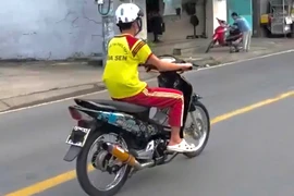Xác minh clip nam sinh chạy xe máy độ, che biển số trên đường ở TP.HCM