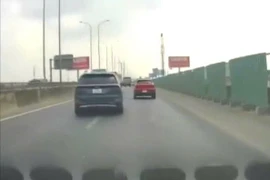 Chuyển làn không bật tín hiệu trên cao tốc, tài xế bị phạt 5 triệu đồng