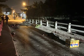 Phát hiện nam thanh niên tử vong cạnh xe máy trên đường Lò Lu