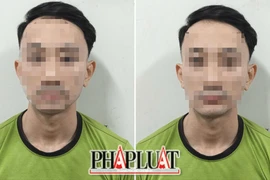 Phạt 7,5 triệu đồng người đàn ông có hành vi phản cảm trước cổng trường đại học
