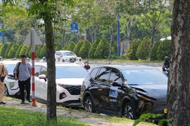 3 ô tô tông liên hoàn trên cầu Sài Gòn, giao thông ùn ứ kéo dài