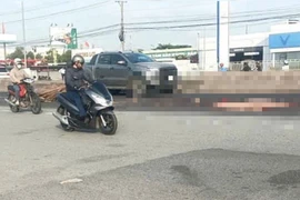 Người đàn ông đi bộ qua đường tử vong sau va chạm liên tiếp