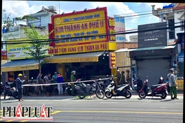 Thiếu nợ, lên mạng rủ đồng bọn cướp tiệm vàng ở TP.HCM