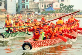 Gay cấn đua thuyền rồng giữa lòng thủ đô
