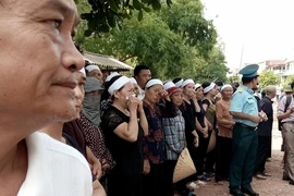 Lễ viếng đẫm nước mắt nơi quê nhà đại tá Khải