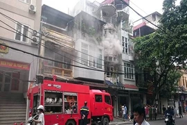 Phá cửa nhà cổ giữa thủ đô để chữa cháy 
