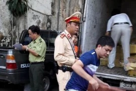 Hà Nội: Bắt giữ 20 kiện hàng gỗ trắc