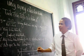 Thầy giáo dạy Toán trực tuyến miễn phí cho học sinh 