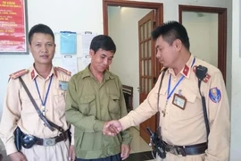 Anh xe ôm tốt bụng đưa người định tự tử đến công an